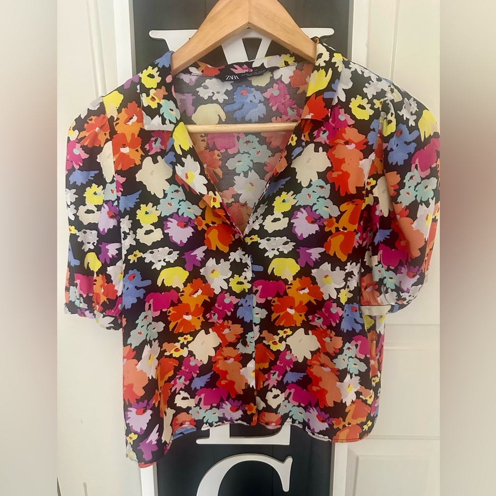 ZARA XS Vibrant Abstract Floral Print Blouse Black Puffy Sleeve Button Up Top